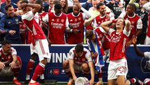 Arsenal: A Aubameyang se le cayó el trofeo de la FA Cup tras vencer a Chelsea