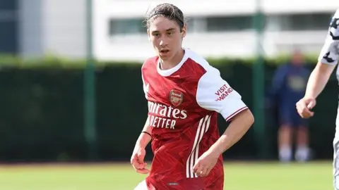 Marcelo Flores: El juvenil mexicano fue clave en la victoria del Arsenal Sub-18