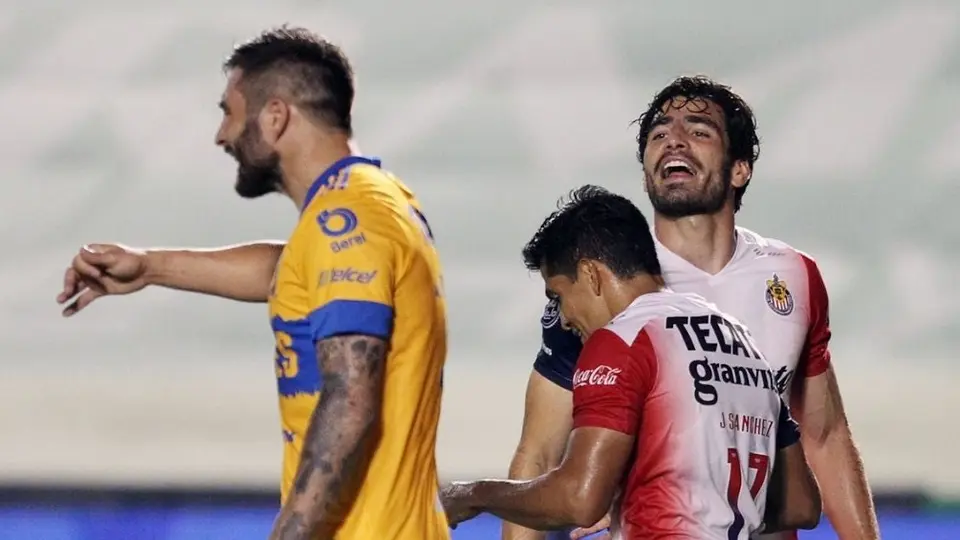 Chivas: Pollo Briseño y Gignac tuvieron intenso intercambio de palabras en el campo