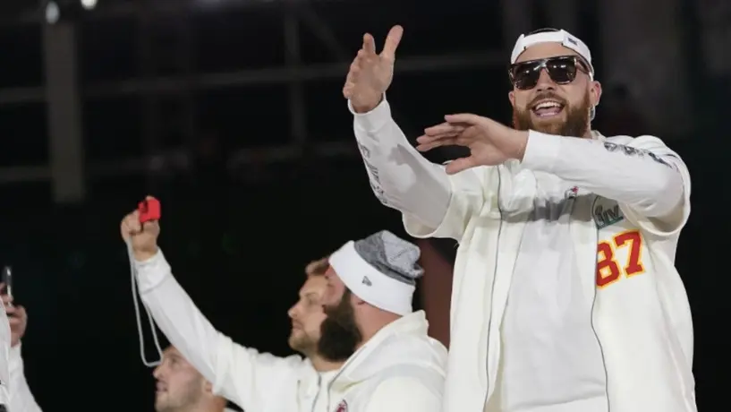 América: Travis Kelce lució playera de las Águilas en reunión de Chiefs