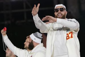 América: Travis Kelce lució playera de las Águilas en reunión de Chiefs