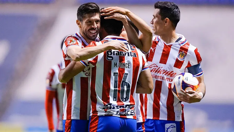 Chivas: Oribe Peralta, con opción de repetir como titular ante Toluca