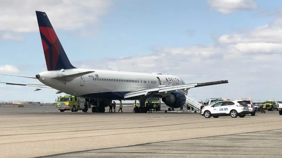 Vuelo del Utah Jazz aterrizó de emergencia tras chocar con una parvada