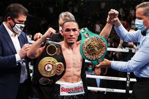 Gallo Estrada, nuevo Campeón unificado Supermosca tras vencer a Chocolatito González