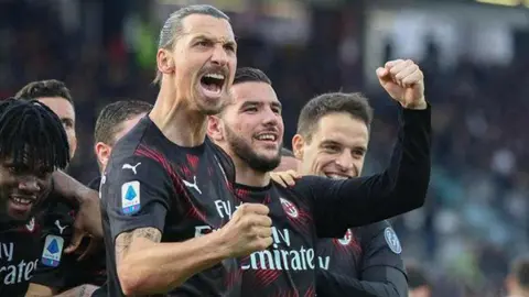 Zlatan Ibrahimovic regaló consolas PlayStation 5 a sus compañeros del Milan