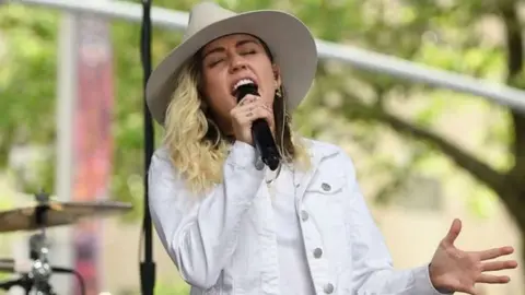 Super Bowl LV: Miley Cyrus dio adelanto del TikTok Tailgate previo al Chiefs vs Buccaneers