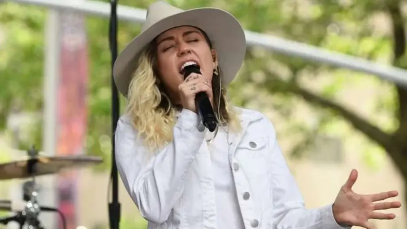 Super Bowl LV: Miley Cyrus dio adelanto del TikTok Tailgate previo al Chiefs vs Buccaneers