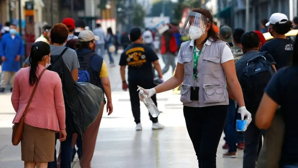 AMLO: 'Se tuvo que declarar rojo en CDMX para evitar que la pandemia rebasara sistema de Salud