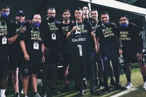 VIDEO: Matías Almeyda y jugadores del SJ Earthquakes saludaron a Benjamín Galindo