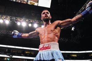 Canelo Álvarez, en el radar de Caleb Plant para convertirse en el primer Supermediano indiscutible
