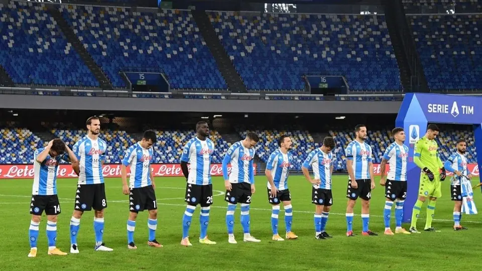Maradona: Napoli saltó al campo con playera albiceleste para homenajear a Diego