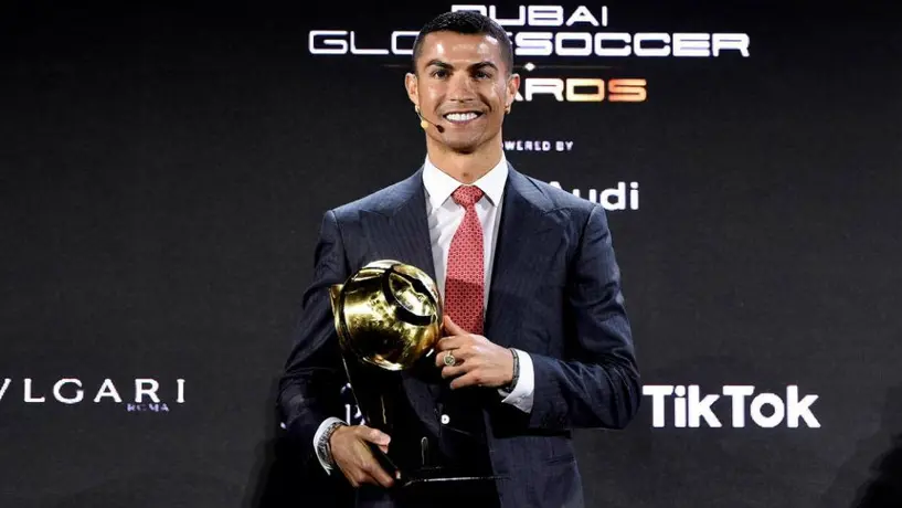 Cristiano Ronaldo, abucheado al recibir premio a mejor jugador del siglo XXI