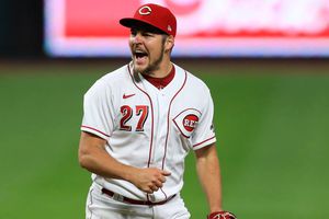 Dodgers: Firmó a Trevor Bauer, el mejor pitcher de 2020