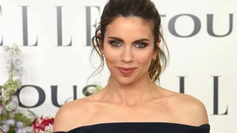 Esposa de Marc Bartra creó colección con los nombres de hijos de futbolistas