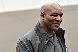 Mike Tyson: Evander Holyfied quiere 25 millones de dólares por una tercera pelea vs 'Iron Mike'