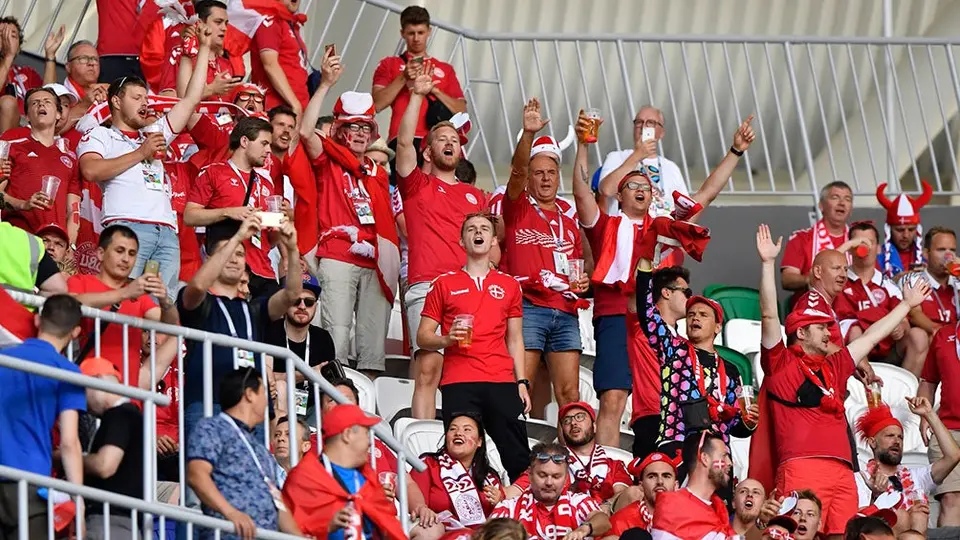 Dinamarca permitirá ingreso de afición a estadios en la Eurocopa