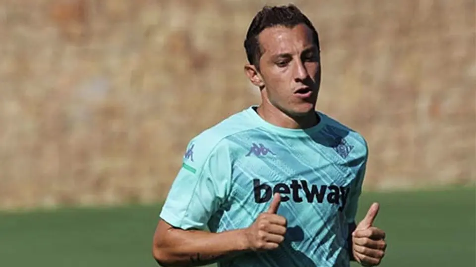 Andrés Guardado, baja del Betis por problema muscular