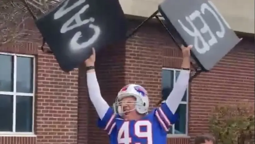 Video: Aficionado de Buffalo celebró al estilo 'Bills Mafia' haber superado el cáncer