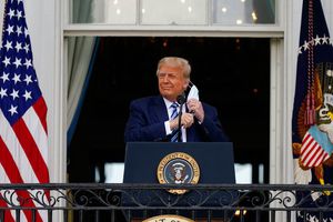 Donald Trump hizo primera reaparición pública tras hospitalización por Covid-19