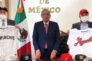 LMB: AMLO anunció el regreso del Águila de Veracruz y la llegada de los Mariachis de Guadalajara