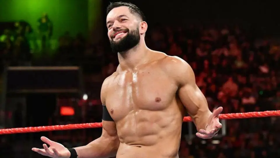 Video: Finn Bálor quiso hablar español y falló en el intento