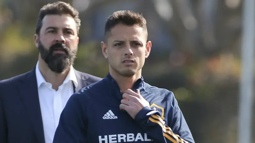 Chicharito: Dio a entender que sigue con Sarah Kohan en su publicación de fin de año