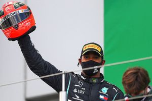 F1: Hamilton recibió casco de Schumacher tras igualar su récord de triunfos