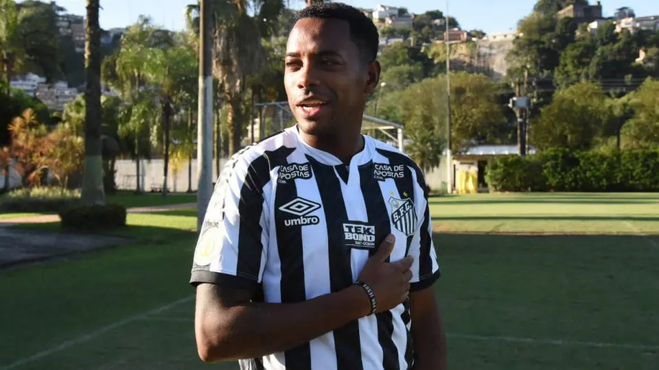 Santos suspendió fichaje de Robinho tras presión por su condena en Italia