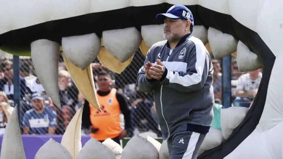 Doctor de Diego Maradona: 'Cambió la droga por el alcohol'