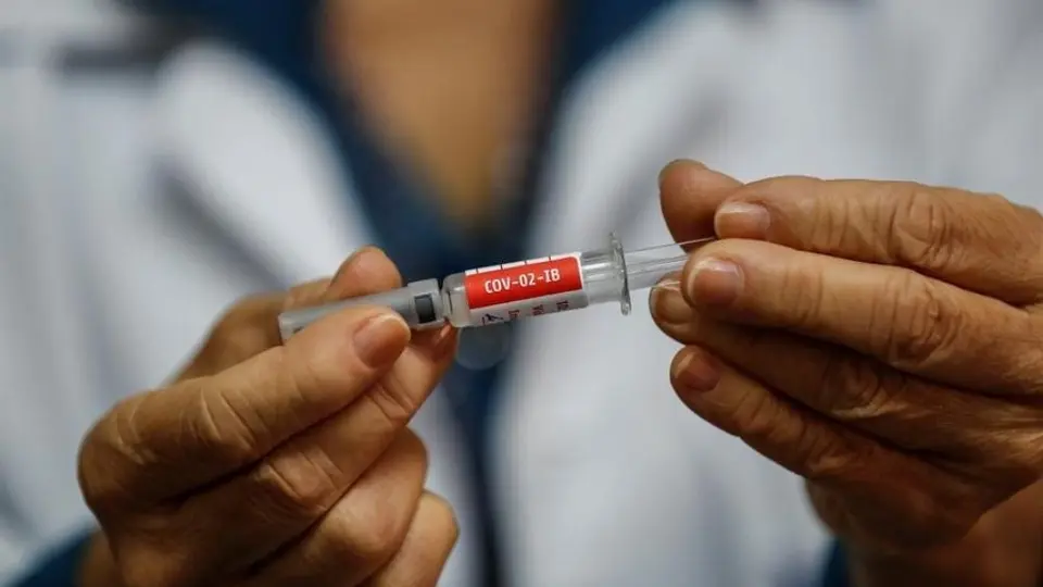 Covid-19: Ernesto Herrera, el primer mexicano en vacunarse contra el coronavirus