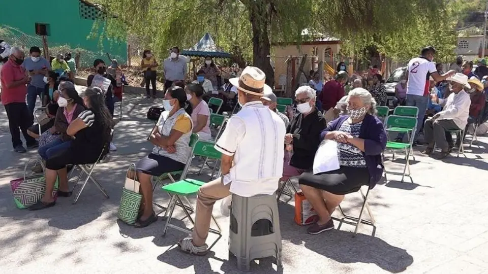 Sheinbaum informó que se logró vacunar a casi el 100% de adultos mayores en tres alcaldías