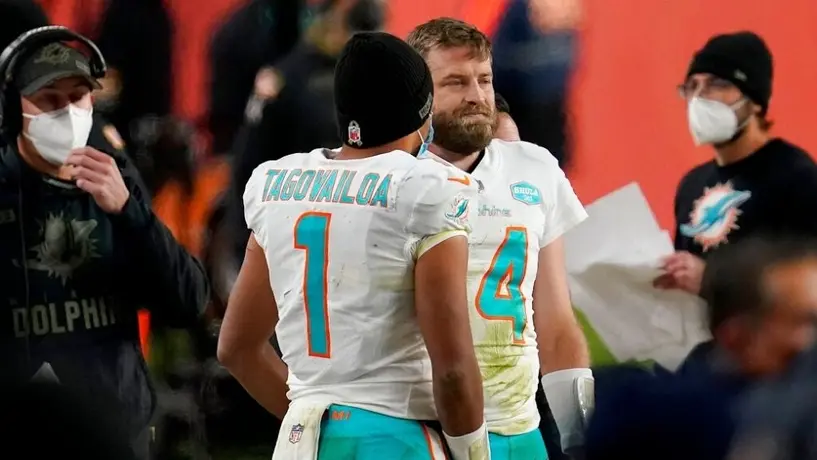 Miami Dolphins: Flores explicó que el cambio de Tua por Fitzpatrick fue decisión técnica