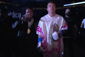 Canelo vs Yildirim: J Balvin cantó y dio entrada al mexicano a la pelea contra el turco