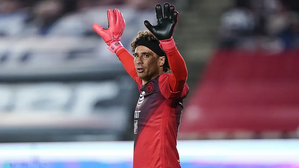 Guillermo Ochoa pidió a Luisito Comunica no 'engancharse' tras haberlo criticado