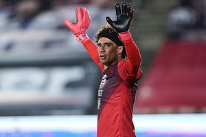 Guillermo Ochoa pidió a Luisito Comunica no 'engancharse' tras haberlo criticado