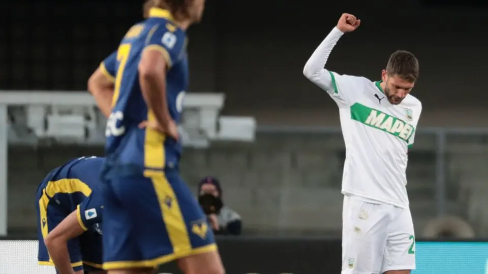 Serie A: Sassuolo venció a Hellas Verona y tomó sorprendentemente la cima en Italia