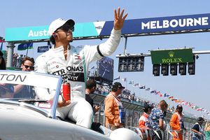 F1: Lewis Hamilton renovó un año con Mercedes