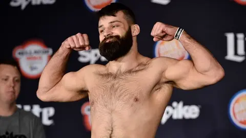 Miley Cyrus aceptó una cita de San Valentín con peleador de UFC