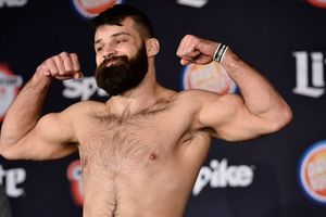 Miley Cyrus aceptó una cita de San Valentín con peleador de UFC