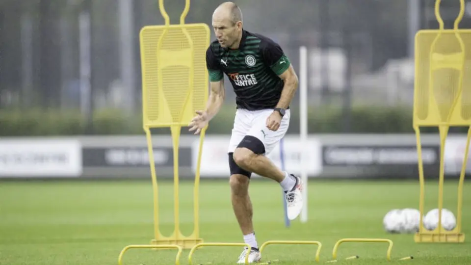 Robben: Se perdió el primer entrenamiento del Groningen por consejo médico