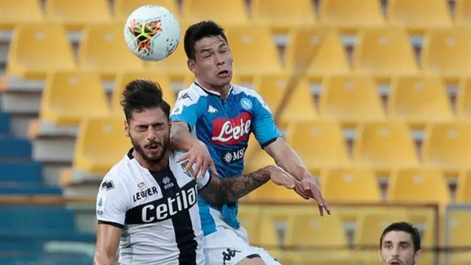 Chucky Lozano: El mexicano fue titular, pero Napoli cayó ante Parma en partido lleno de penaltis