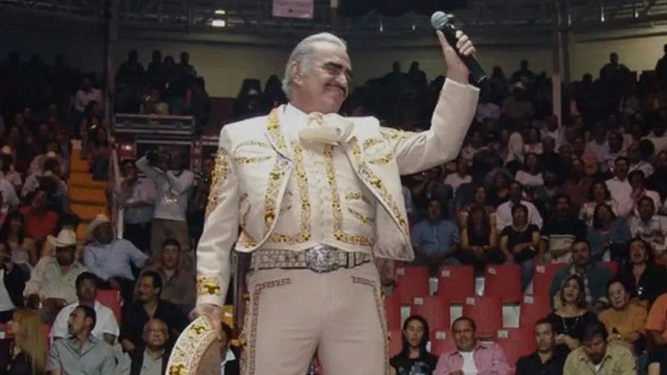 Vicente Fernández: Recibió críticas tras ser exhibido tocando inapropiadamente a una fan