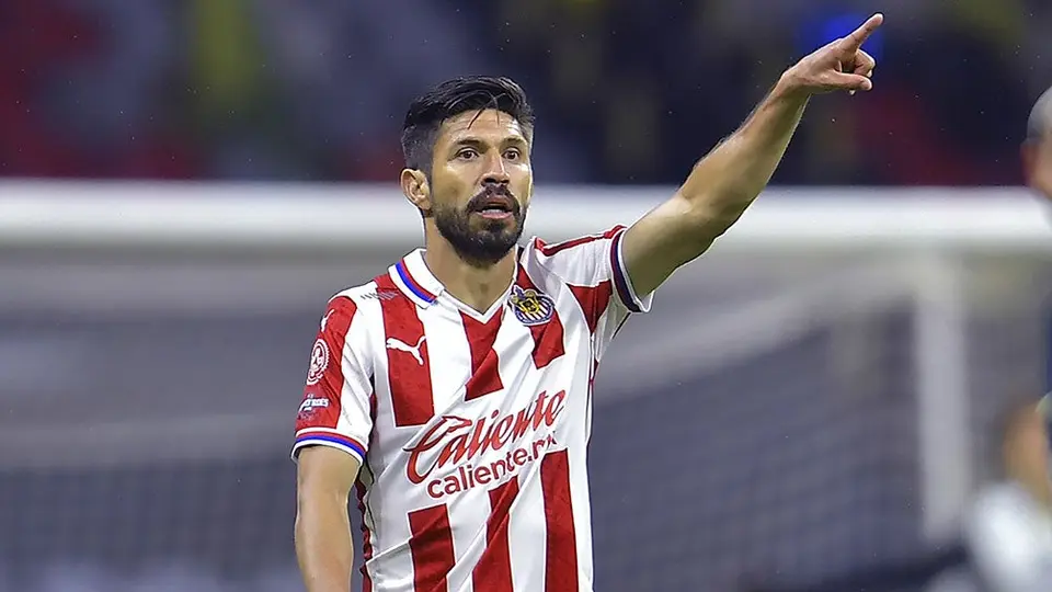 Oribe Peralta tras críticas: 'Defiendo con honor la grandeza de Chivas'