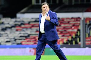 Piojo Herrera presumió que su hamburguesa llegó a través de un dron