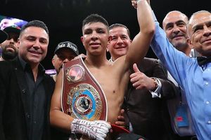 Jaime Munguía liquidó a Johnson en seis asaltos y retuvo título Medio OMB
