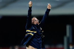 Andrés Lillini y cuerpo técnico de Pumas se motivan con canción de la Banda MS