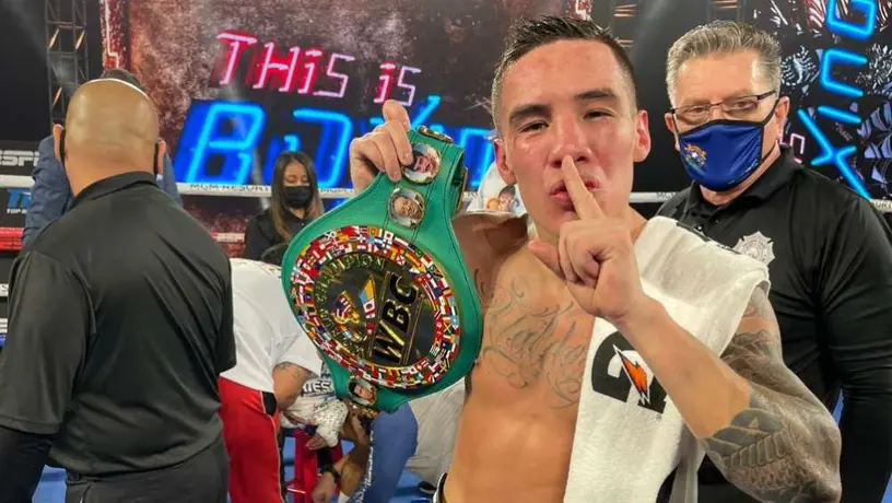 Óscar Valdez noqueó al Alacrán Berchelt y se proclamó nuevo campeón Superpluma del CMB