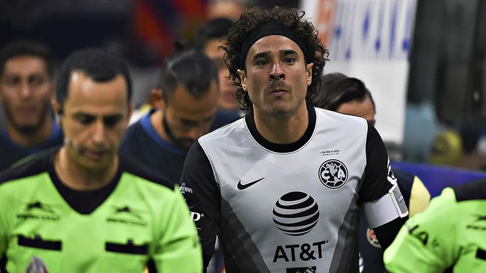 Memo Ochoa advirtió que las decisiones del VAR deben acatarse