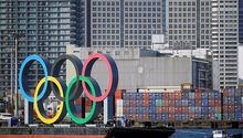 Aros olímpicos volvieron a iluminar en la bahía de Tokyo