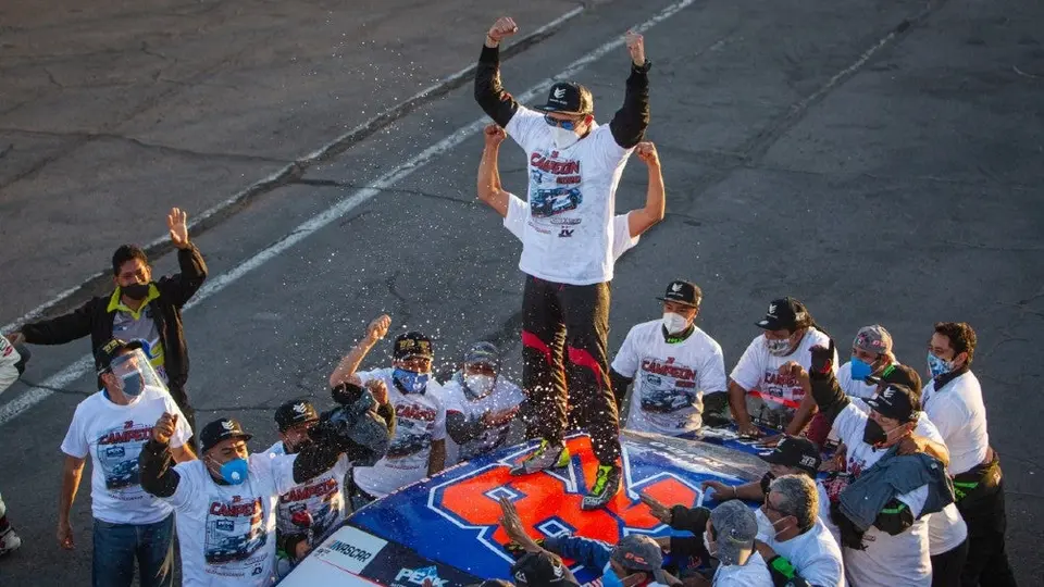Rubén Rovelo tras ser campeón de NASCAR México: 'Es una situación inexplicable'